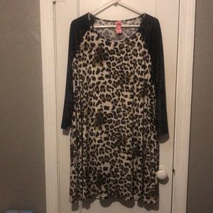 Cute leopard and velvet tunic Size 2XL